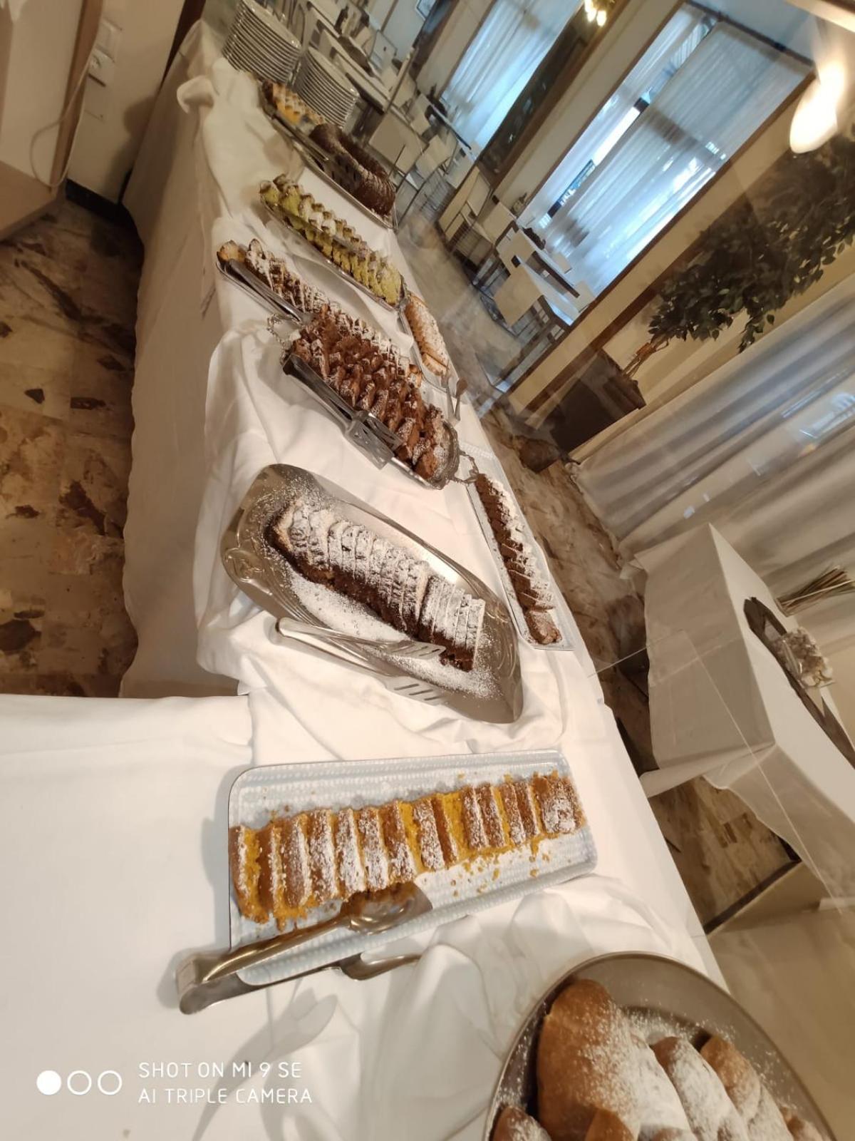 Hotel Caracas カットーリカ エクステリア 写真
